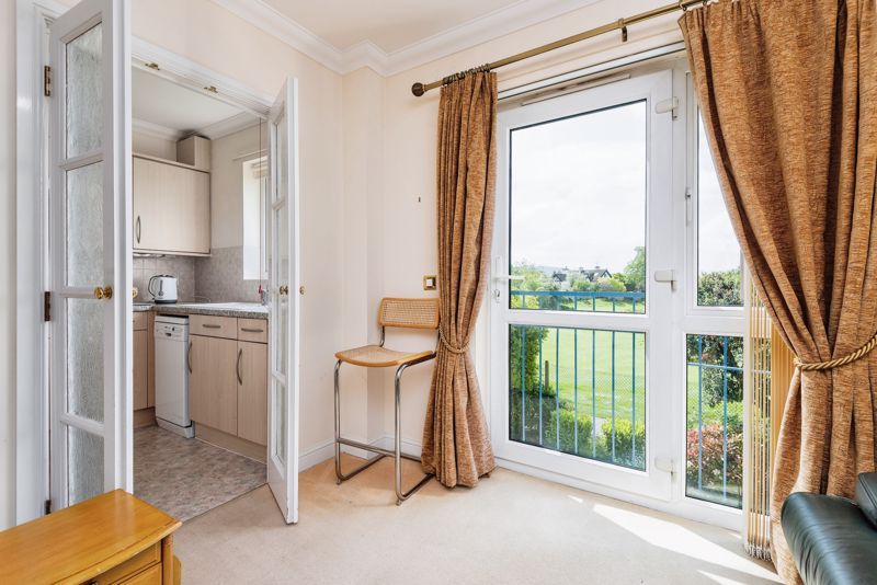 1 bed flat for sale in Lefroy Court, Cheltenham GL51, £120,000