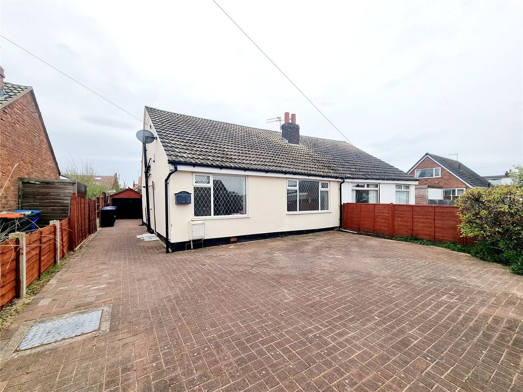 4 bed bungalow for sale in Cheviot Avenue, Thornton-Cleveleys FY5, £140,000