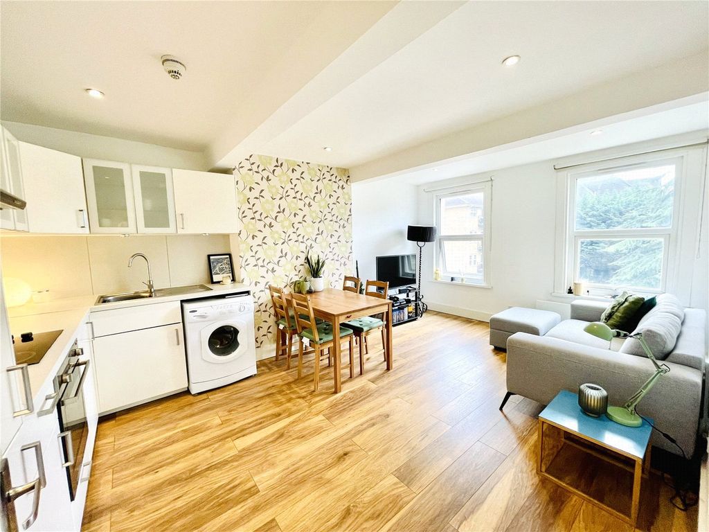 2 bed flat for sale in Coombe Road, Lloyd Park, East Croydon, Parkhill CR0, £255,000