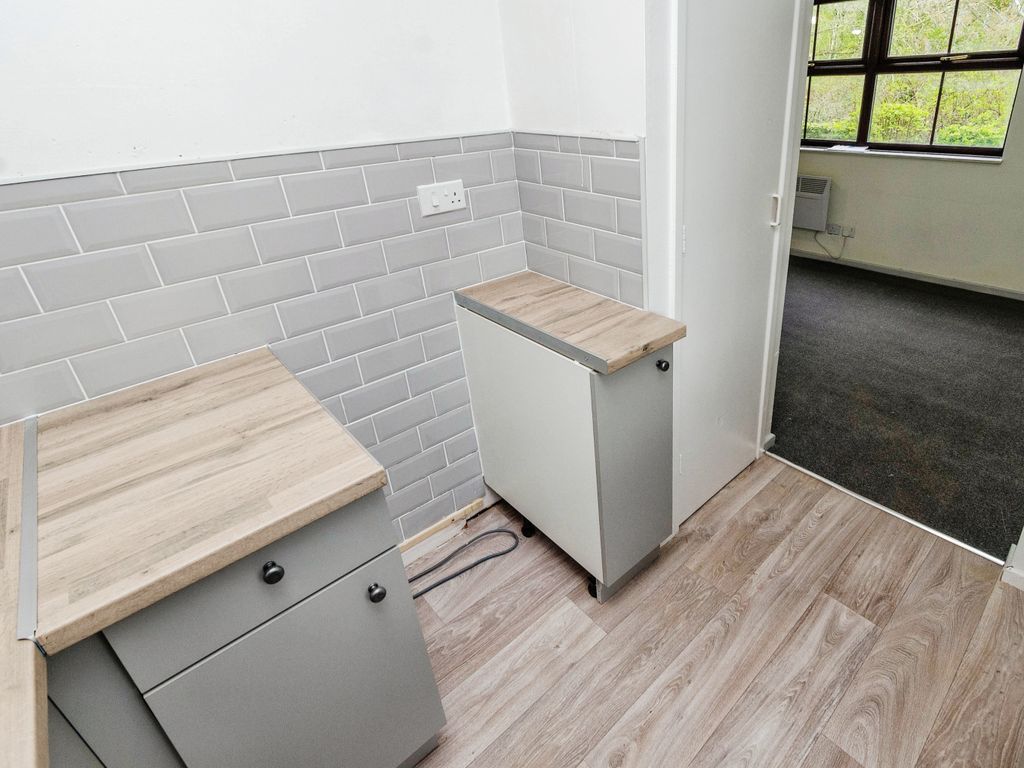 1 bed flat for sale in Jedburgh Avenue, Wolverhampton, Staffordshire WV6, £63,000