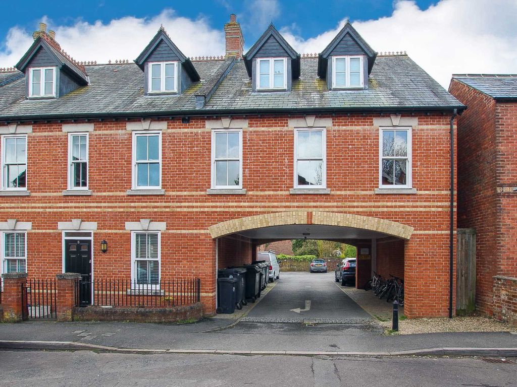 2 bed flat for sale in Salisbury Road, Blandford Forum DT11, £185,000
