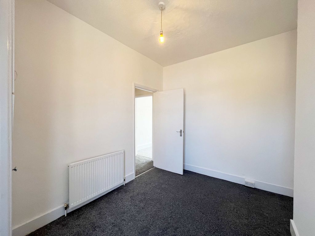 1 bed flat for sale in Milton Street, Southend-On-Sea SS2, £165,000