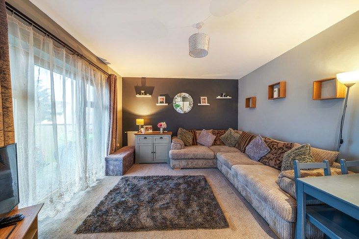 1 bed flat for sale in Dene Court, Hounslow, Middlesex TW13, £162,500