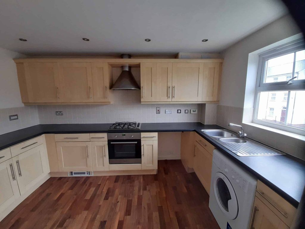5 bed town house for sale in Kirkwood Drive, Durham DH1, £295,000