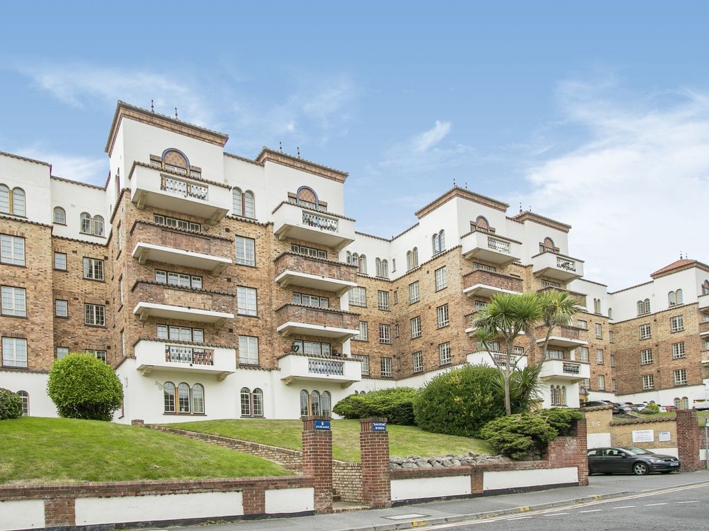 2 bed flat for sale in Sea Road, Boscombe, Bournemouth BH5, £250,000