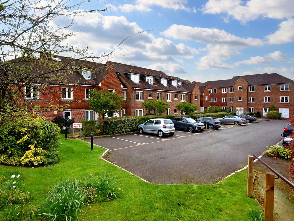 1 bed property for sale in London Road, Redhill RH1, £95,000