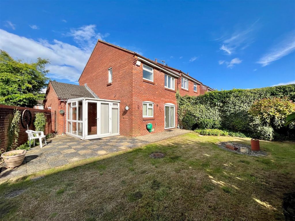 3 bed end terrace house for sale in Tuffley Lane, Tuffley, Gloucester GL4, £265,000