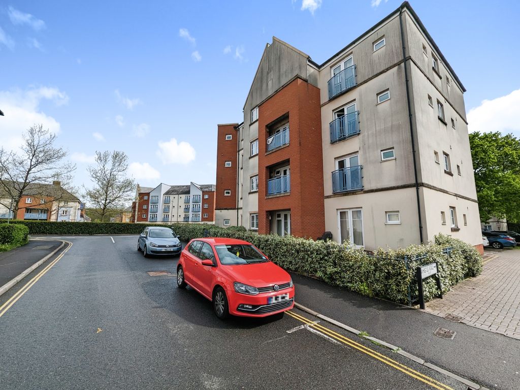 1 bed flat for sale in Whistle Road, Mangotsfield, Bristol BS16, £165,000