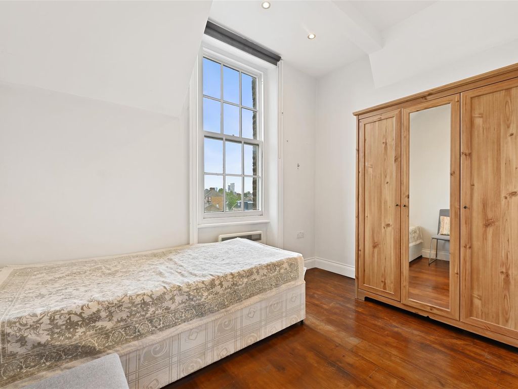 1 bed flat for sale in Churchfield Road, London W3, £290,000
