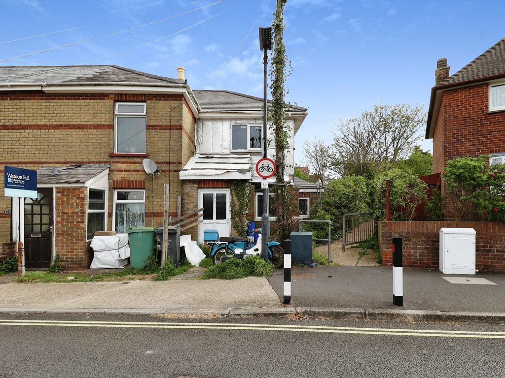 1 bed end terrace house for sale in Royal Exchange, Newport, Isle Of Wight PO30, £70,000