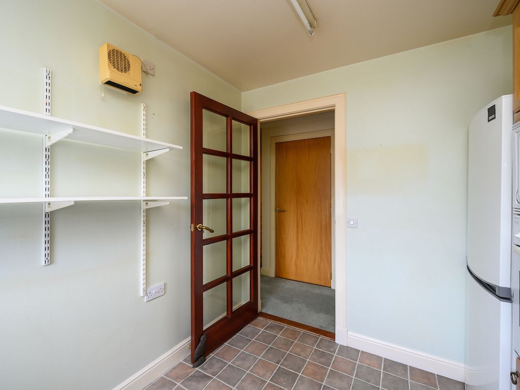 1 bed flat for sale in Roseburn Drive, Edinburgh EH12, £135,000