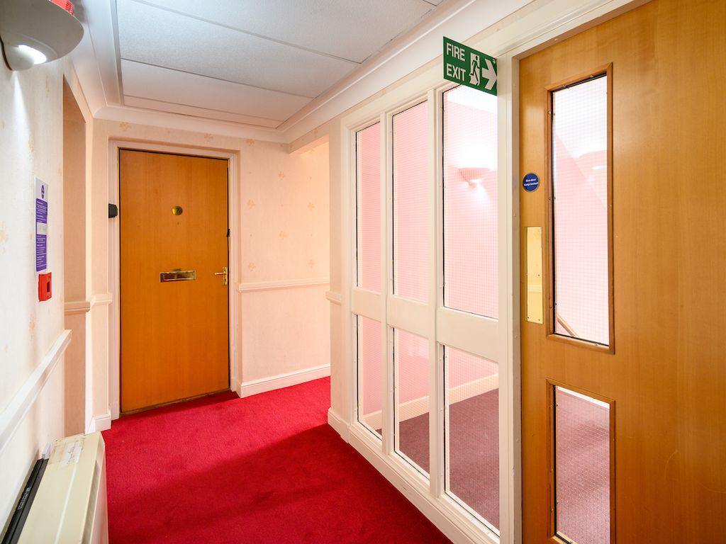 1 bed flat for sale in Roseburn Drive, Edinburgh EH12, £135,000