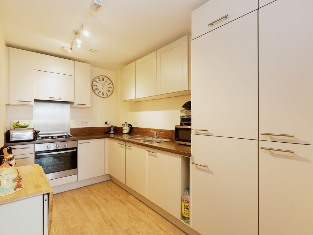 1 bed flat for sale in Eden Road, Sevenoaks TN14, £270,000