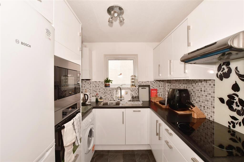 1 bed flat for sale in Franklynn Road, Haywards Heath, West Sussex RH16, £190,000