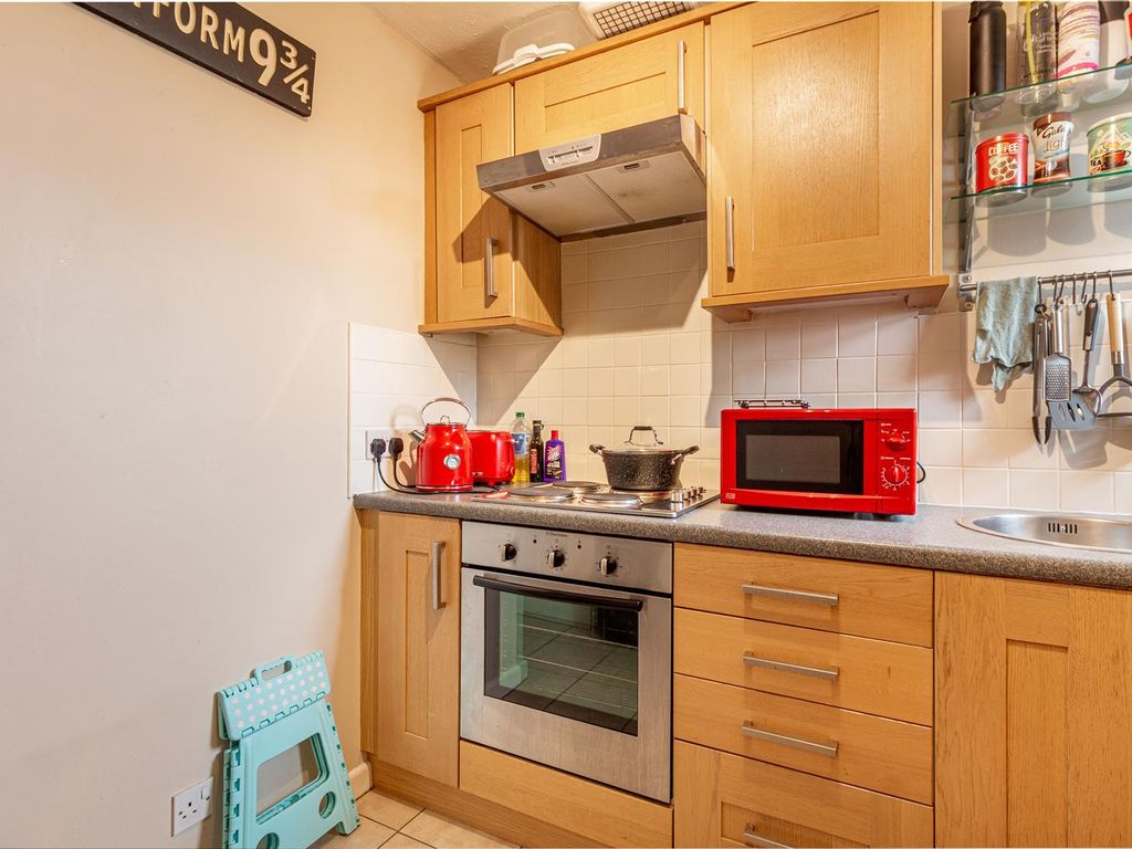 2 bed flat for sale in Bicton Avenue, Worcester WR5, £165,000