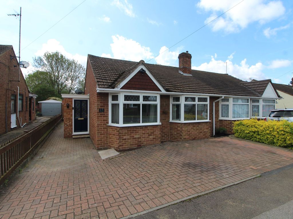 2 bed bungalow for sale in Linford Avenue, Newport Pagnell MK16, £325,000