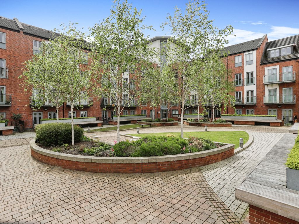 1 bed flat for sale in Pond Garth, York, North Yorkshire YO1, £179,950