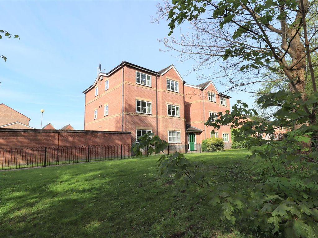 1 bed flat for sale in Morgan Close, Crewe CW2, £68,000