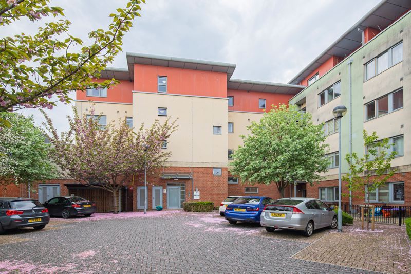 1 bed flat for sale in Backfields, Bristol BS2, £112,500