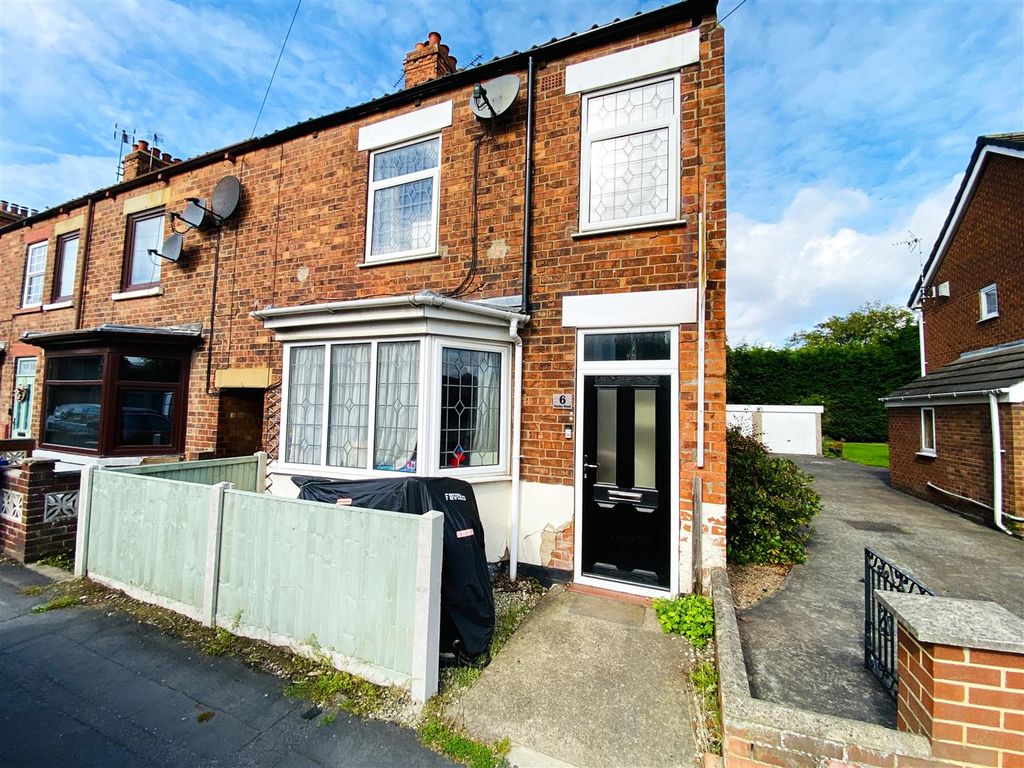 3 bed end terrace house for sale in Flaxley Road, Selby YO8, £140,000