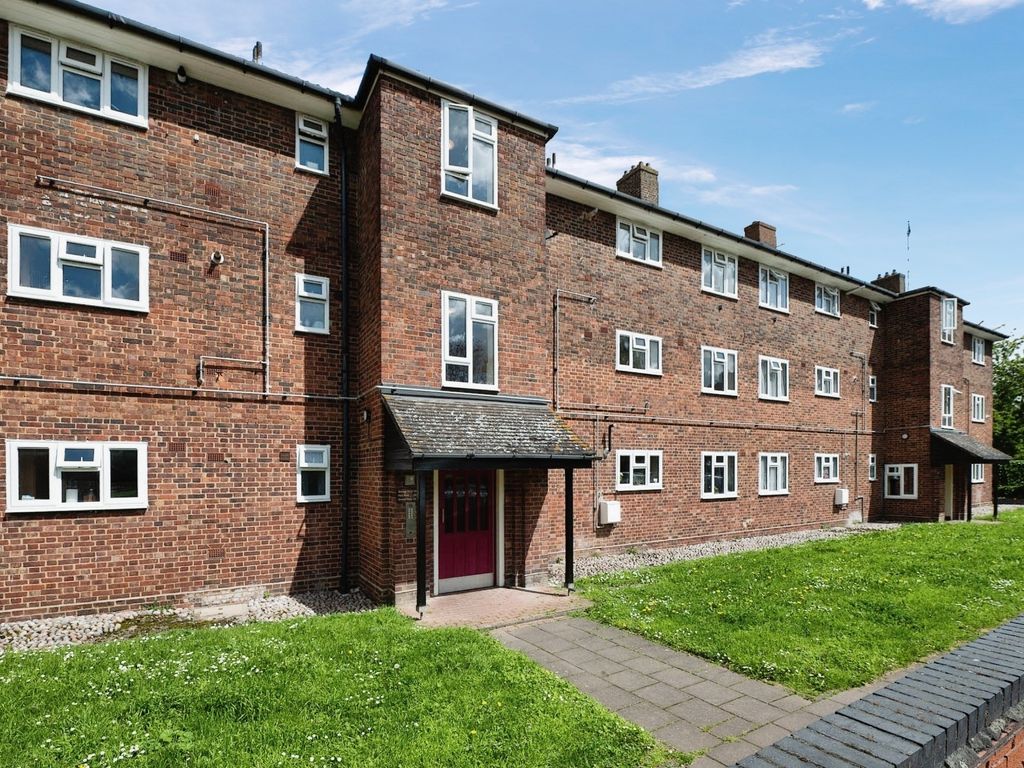 1 bed flat for sale in Dart Green, South Ockendon RM15, £130,000