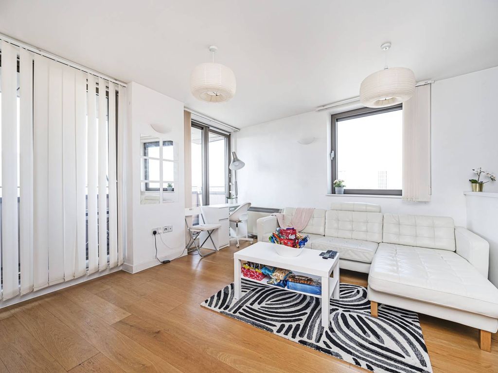 1 bed flat for sale in Spencer Way, Stepney, London E1, £300,000