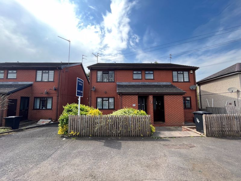 1 bed flat for sale in Hawbush Road, Brierley Hill DY5, £70,000
