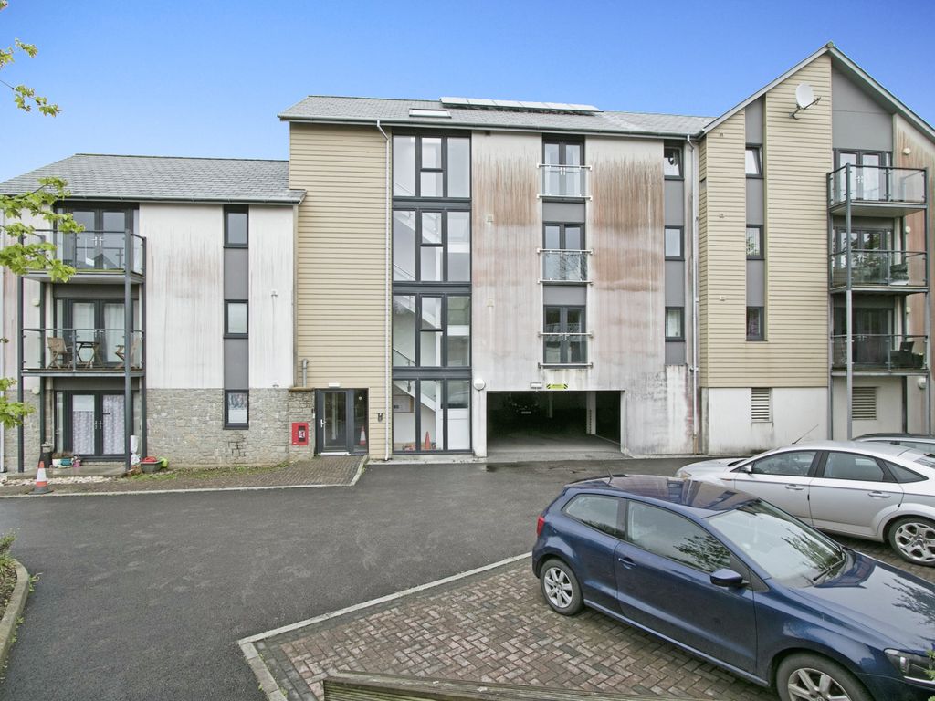 2 bed flat for sale in Jubilee Drive, Redruth, Cornwall TR15, £140,000