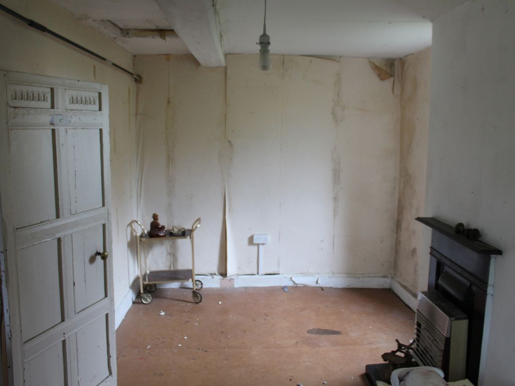 3 bed detached house for sale in Eardiston, Eardiston WR15, £225,000