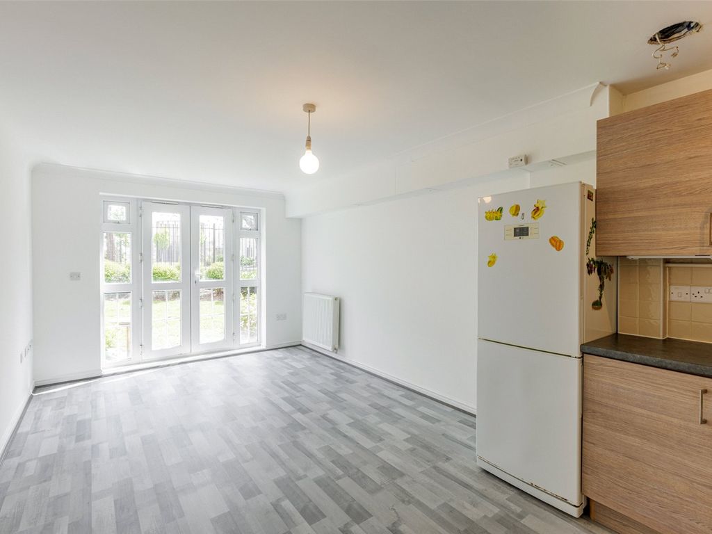 1 bed flat for sale in Runway Close, Colindale NW9, £250,000