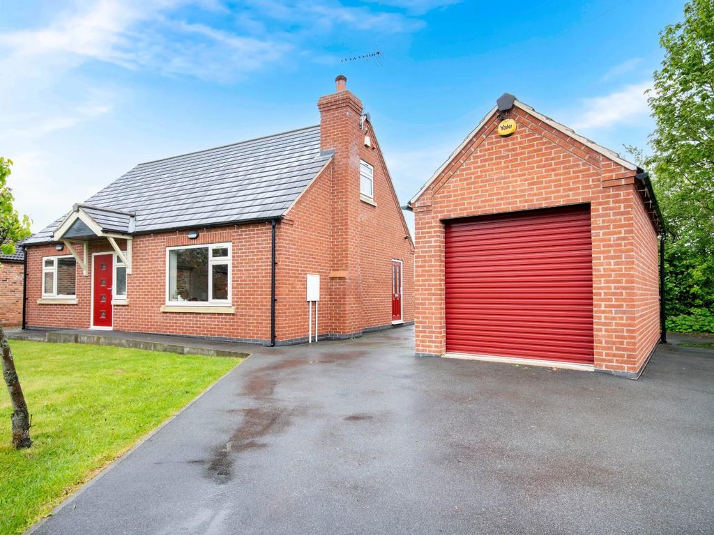 4 bed detached bungalow for sale in Woodhouse Road, Belton, Doncaster DN9, £300,000