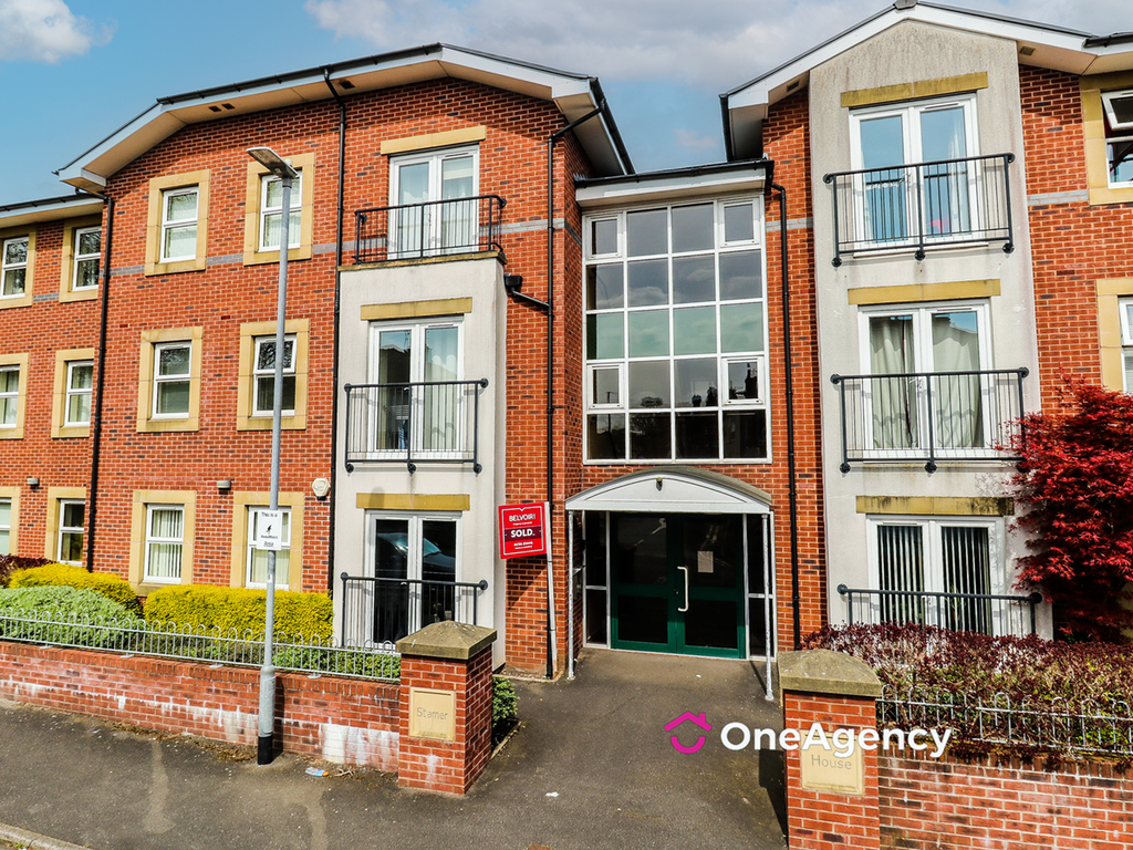 2 bed flat for sale in Quarry Avenue, Penkhull, Stoke-On-Trent ST4, £115,000