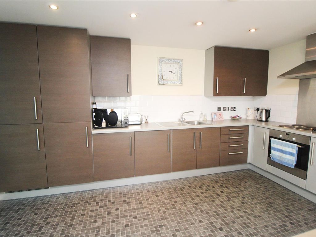 1 bed flat for sale in South Row, Milton Keynes MK9, £60,000
