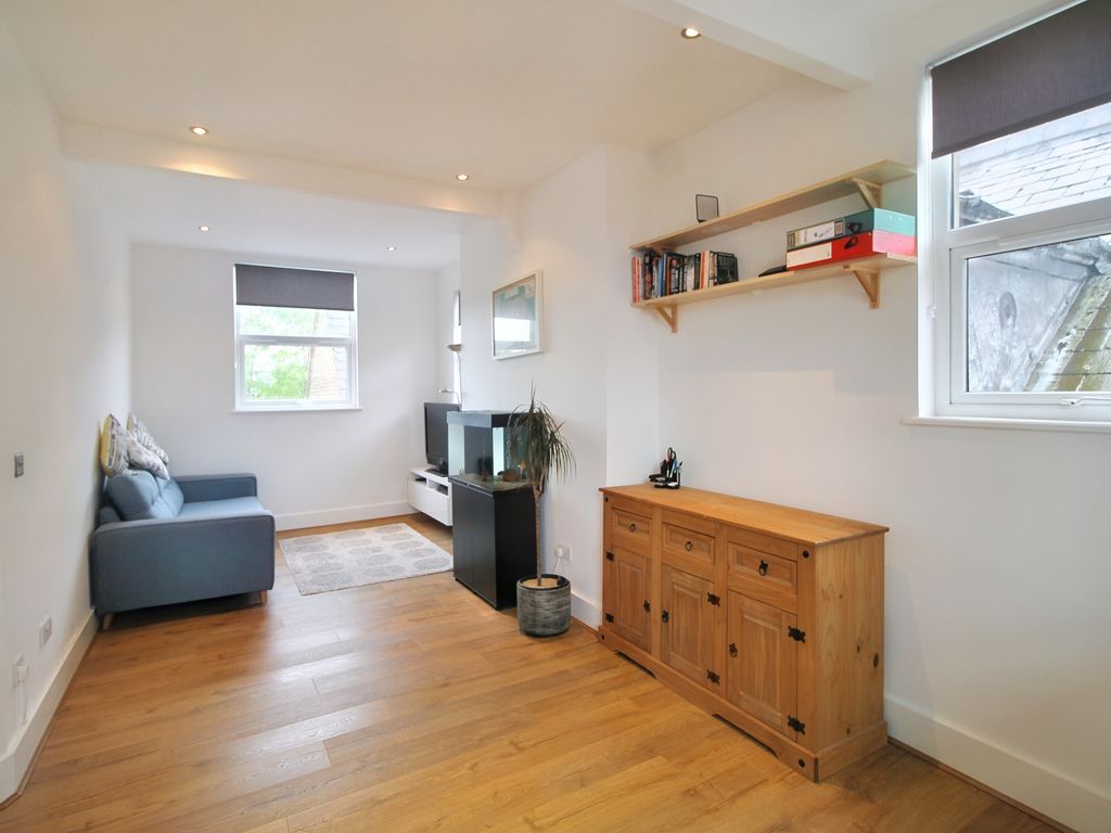 2 bed flat for sale in Alexandra Court, Alexandra Road, Farnborough GU14, £190,000