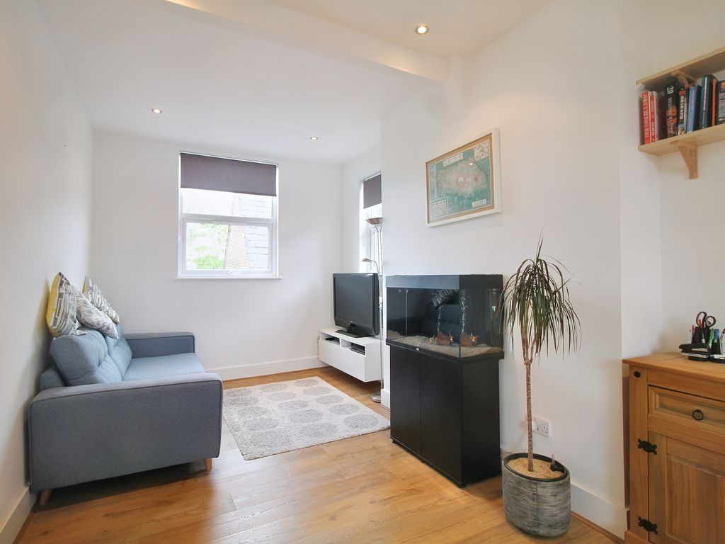 2 bed flat for sale in Alexandra Court, Alexandra Road, Farnborough GU14, £190,000