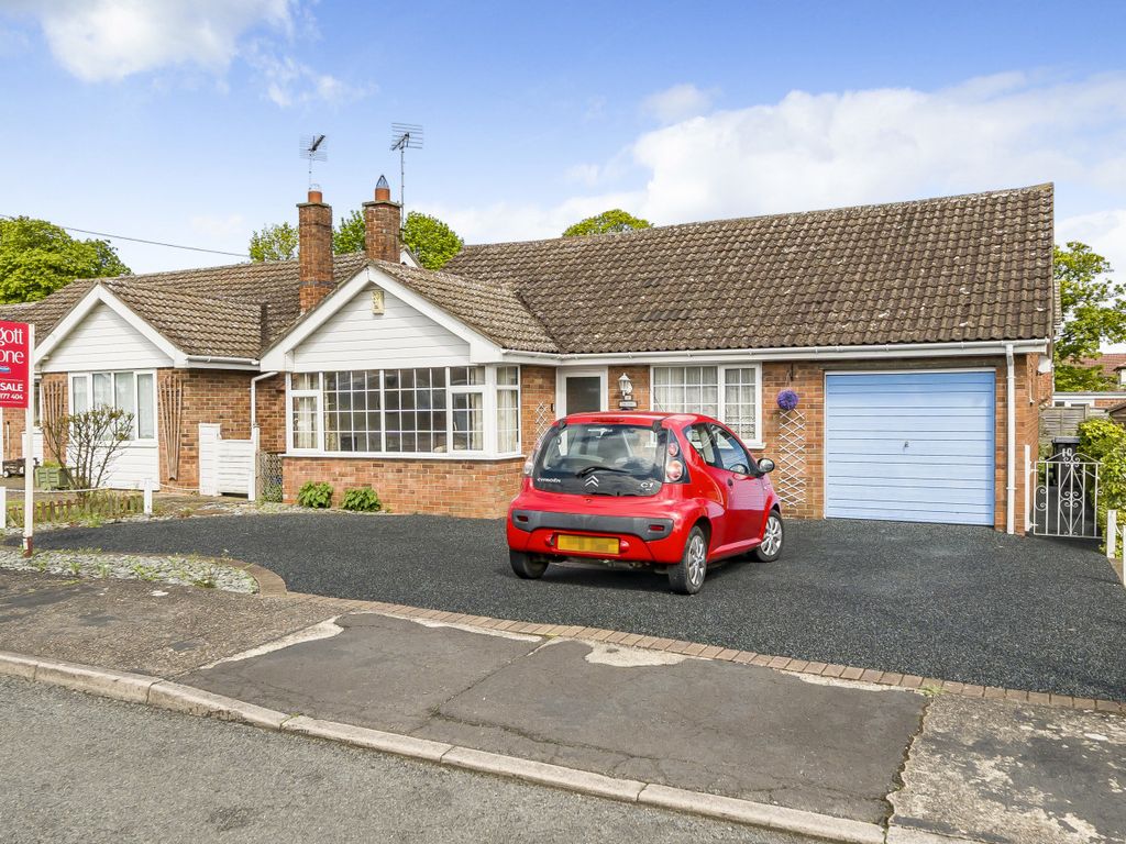 2 bed bungalow for sale in Hawthorn Close, Ruskington, Sleaford NG34, £140,750
