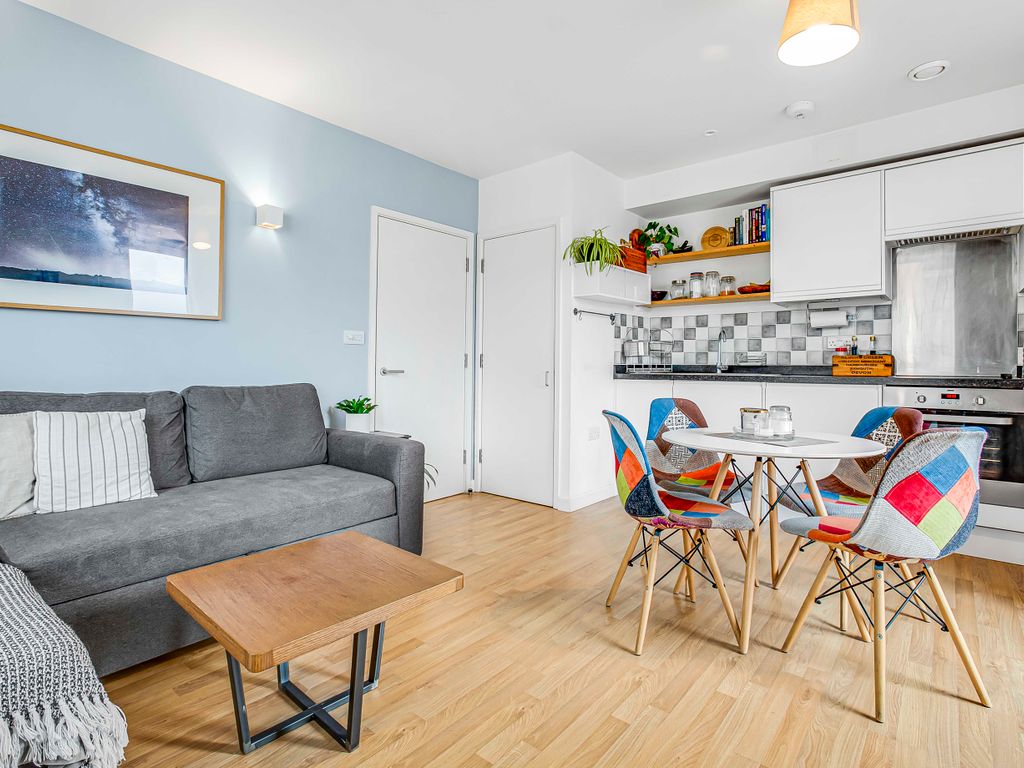 1 bed flat for sale in 40 Cowleaze Road, Kingston Upon Thames KT2, £275,000
