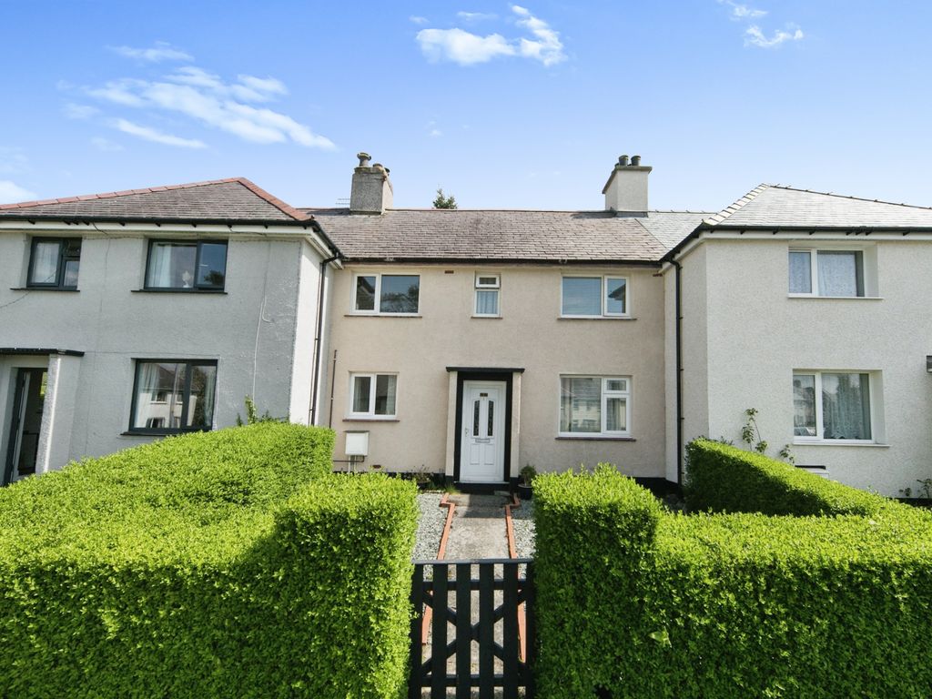 3 bed terraced house for sale in Glan Menai, Treborth, Bangor, Gwynedd LL57, £165,000