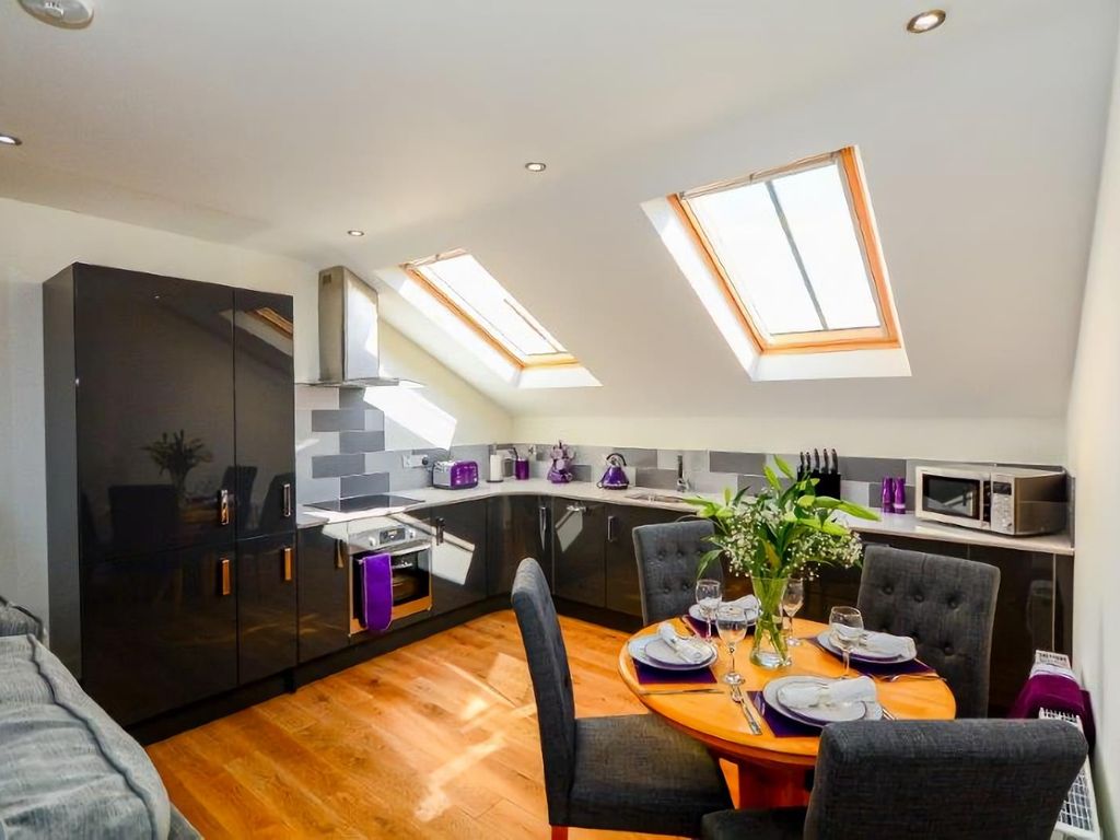 2 bed flat for sale in Fishergate, York YO10, £300,000