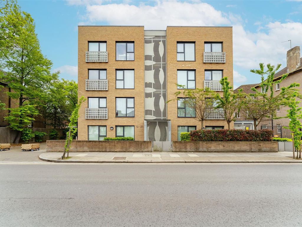 1 bed flat for sale in Western Road, Southall UB2, £220,000