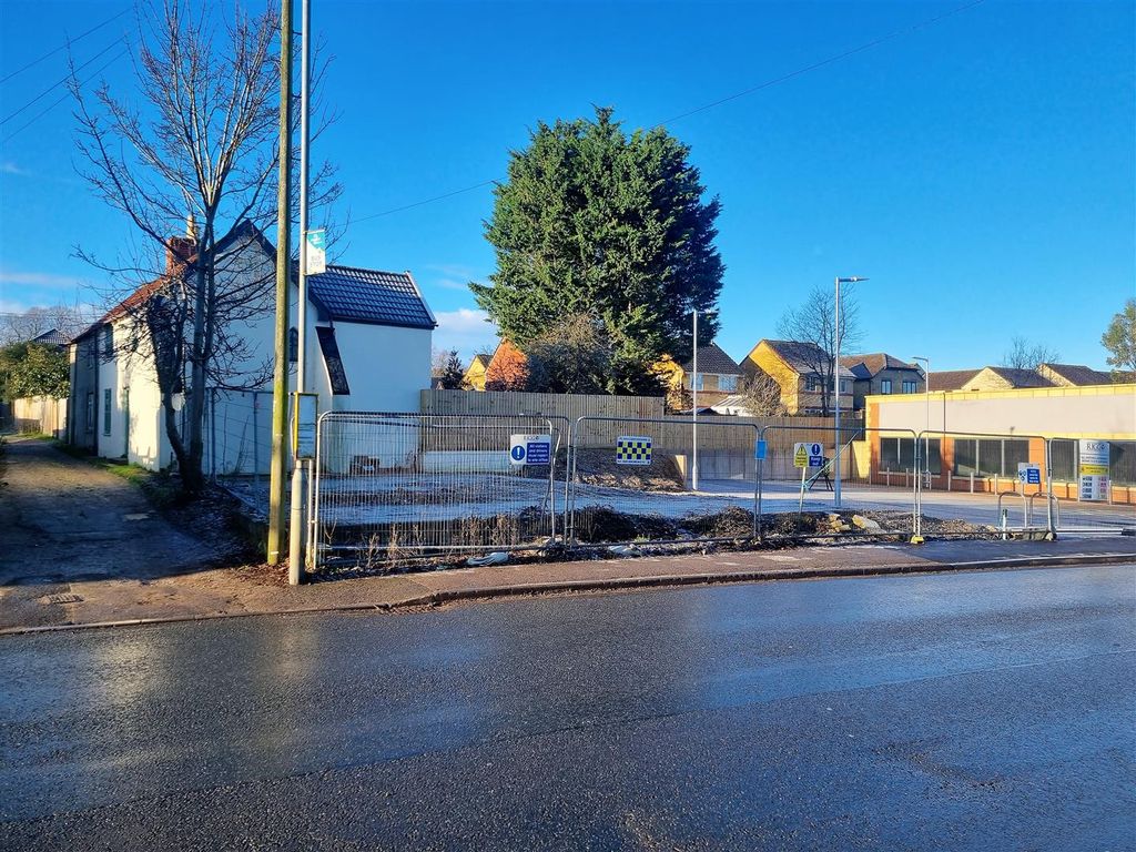 Land for sale in London Road, Calne SN11, £150,000
