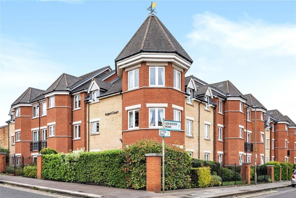 2 bed flat for sale in Leicester Road, New Barnet, Barnet EN5, £300,000