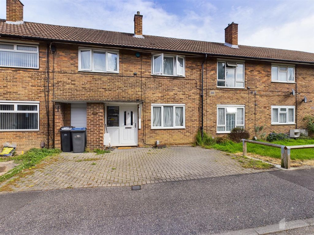 3 bed property for sale in Halling Hill, Harlow CM20, £310,000
