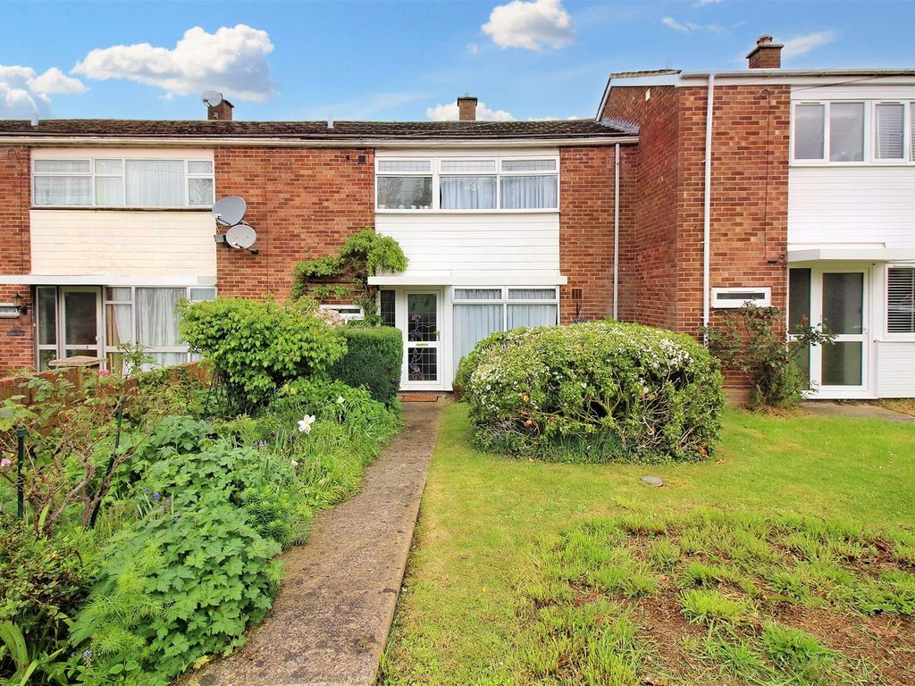 3 bed property for sale in Hilton Avenue, Aylesbury HP20, £320,000