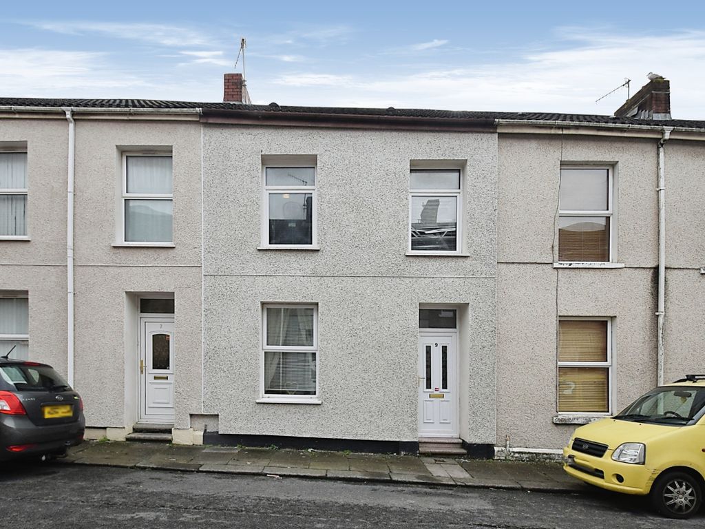 3 bed terraced house for sale in Russell Street, Llanelli SA15, £100,000