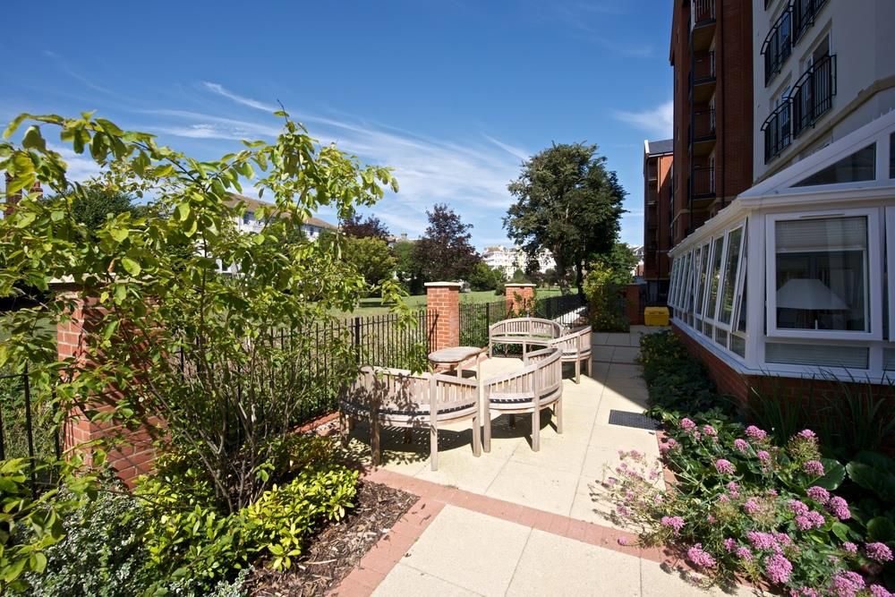1 bed flat for sale in Martello Court, Jevington Gardens, Eastbourne, East Sussex BN21, £180,000