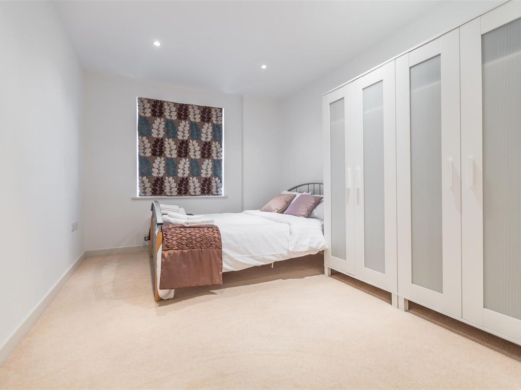 2 bed flat for sale in Castle Quay, Castle Lane, Bedford MK40, £205,000