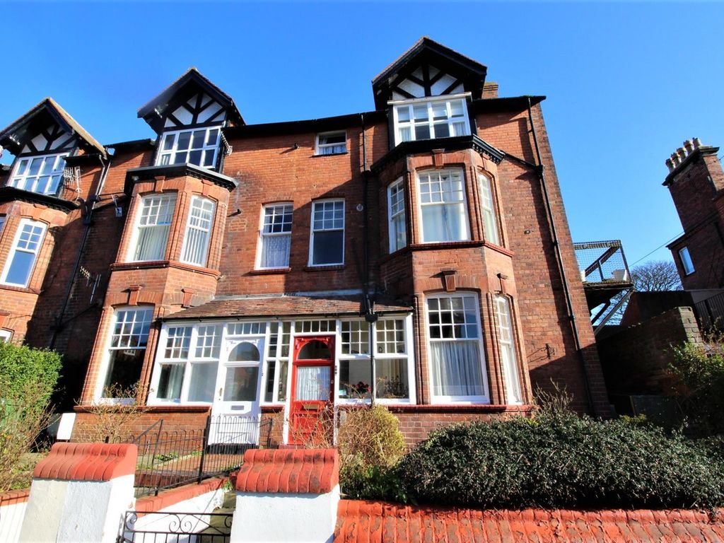 2 bed flat for sale in West Street, Scarborough YO11, £110,000