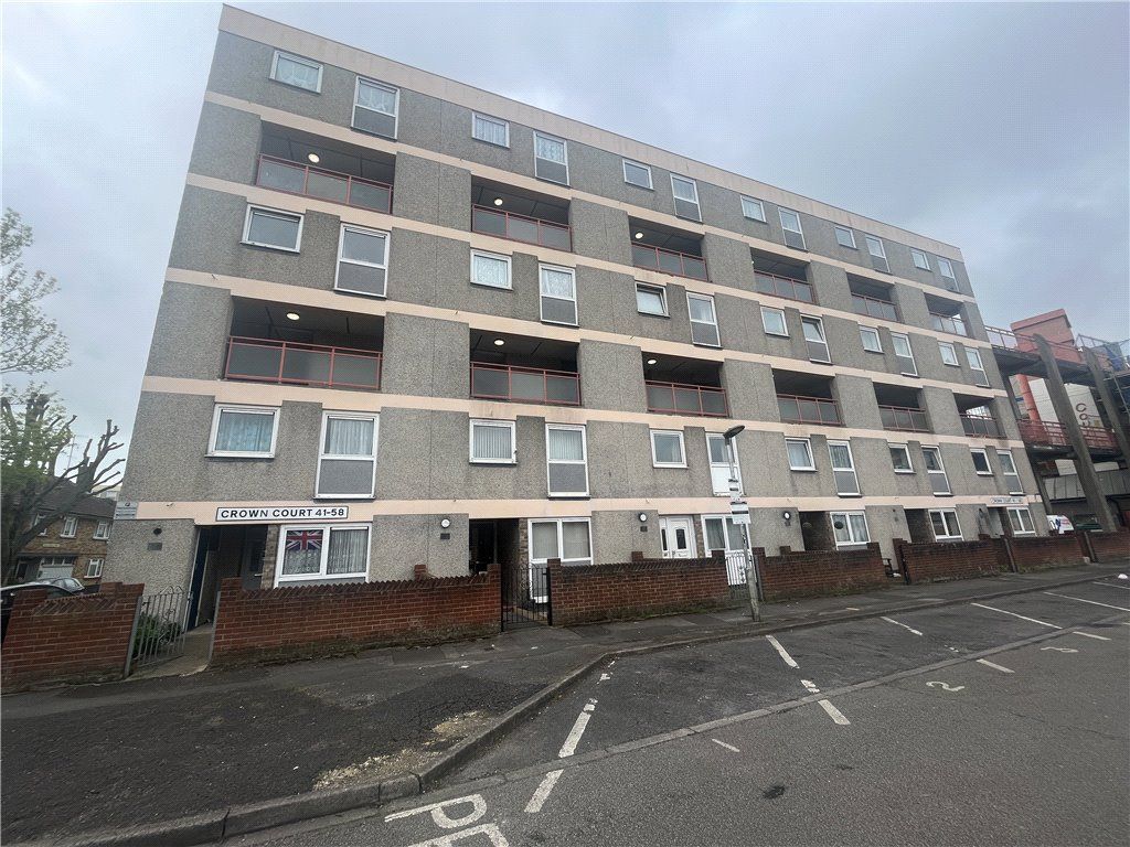 3 bed flat for sale in Crown Street, Portsmouth, Hampshire PO1, £160,000