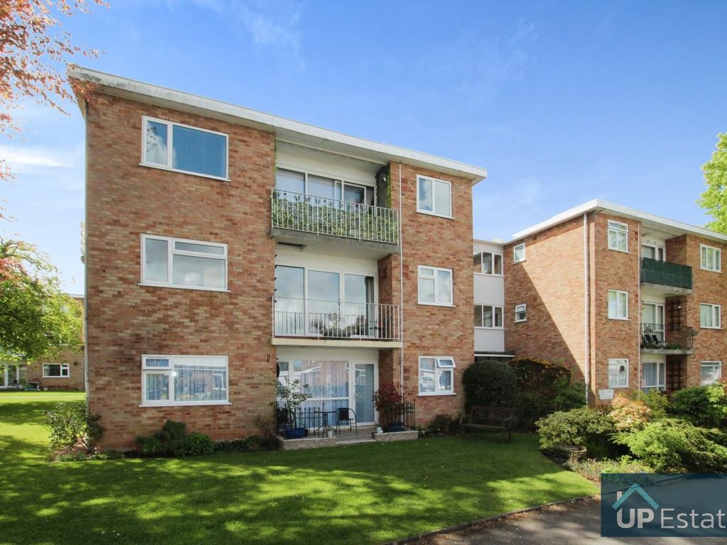 2 bed flat for sale in Mackenzie Close, Allesley, Coventry CV5, £175,000